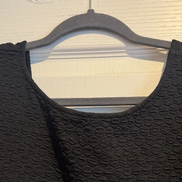 Elegant Black Textured Women's Blouse - Picture 6 of 8